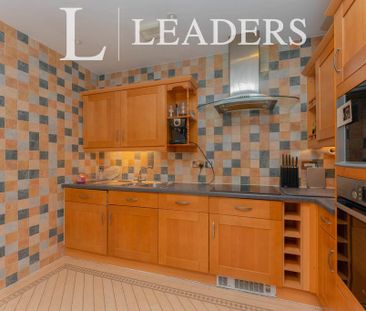 3 bedroom flat to rent - Photo 5