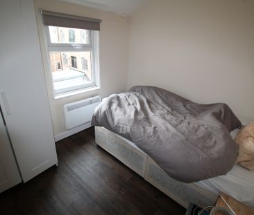 1 Bed Student Accommodation - Photo 2