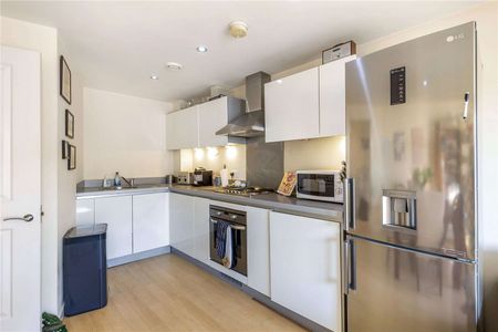 A spacious one bedroom apartment with a large balcony situated in a modern development with allocated underground parking. - Photo 5