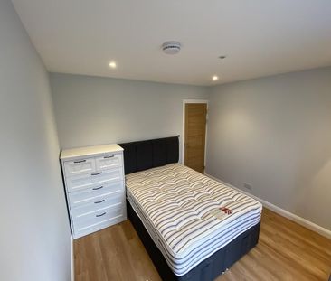 5 bedroom end of terrace house to rent - Photo 1