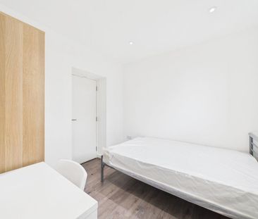 4 bedroom flat to rent - Photo 2