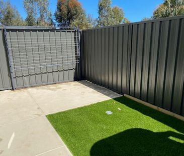 Modern 3 Bedroom Townhouse - Photo 4
