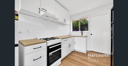 Charming 2-Bedroom Property with Built-in Wardrobes in Lalor - Photo 4