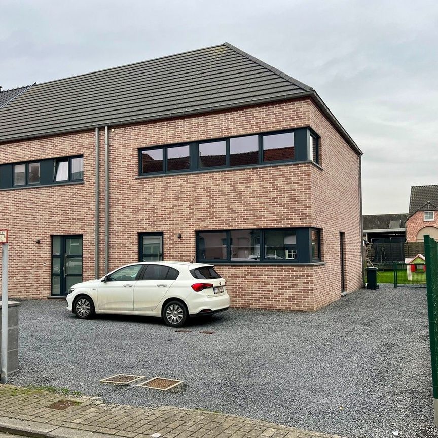 Ruime, recente woning met 3 slaapkamers te huur! - Foto 1