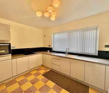 4 bedroom detached bungalow to rent - Photo 4