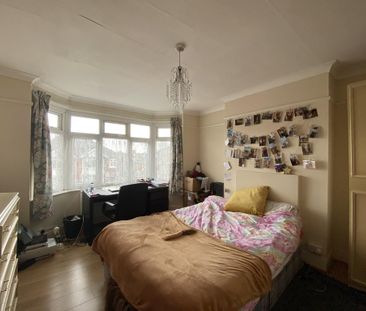4 bedroom semi-detached house to rent - Photo 2