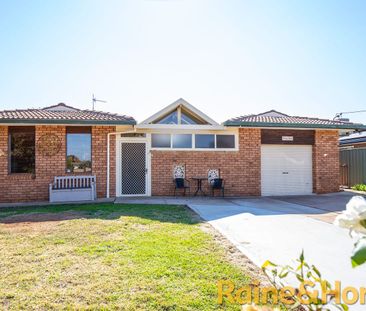 Conveniently Located - Photo 2