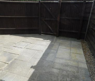 2 bedroom end of terrace house to rent - Photo 3