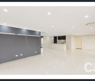 Large Family Home with Ducted AC & Solar Panels! - Photo 2