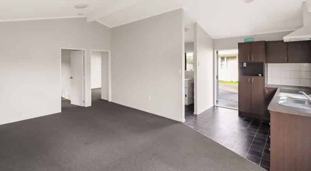 2 Bedroom Home in Manurewa! - Photo 1