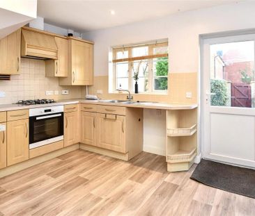 3 bedroom semi-detached house to rent - Photo 6