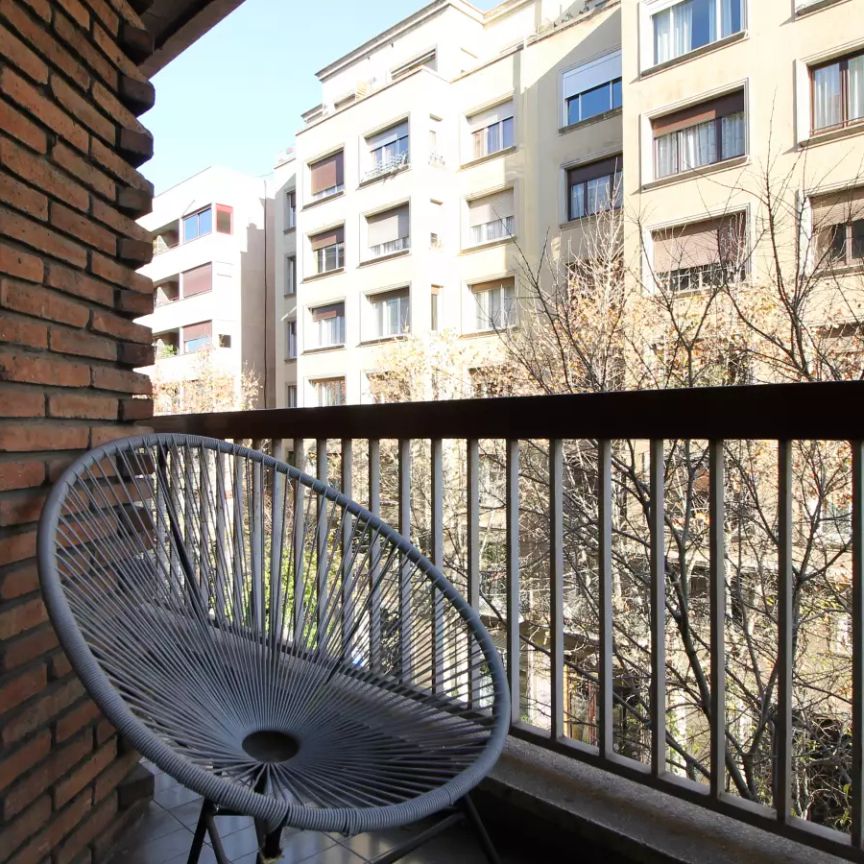 Ideal room in shared apartment, Eixample - Photo 1