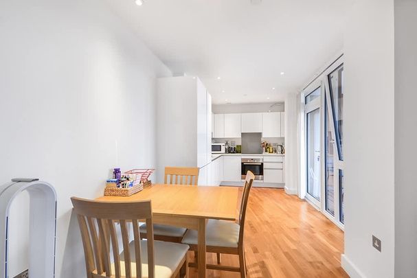 John Donne Way London SE10 - Photo 1