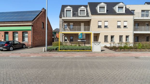 Gelijkvloers appartement met tuin en 2 autostaanplaatsen (1 ondergronds met berging en 1 bovengronds) - Foto 1