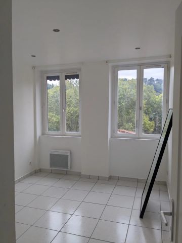 Location Appartement 3 pièces 55m² LYON 9ème - Photo 4