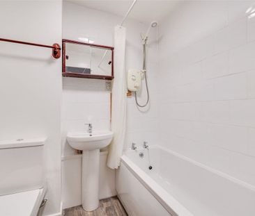 A bright and airy one bedroom ground floor apartment with excellent... - Photo 6