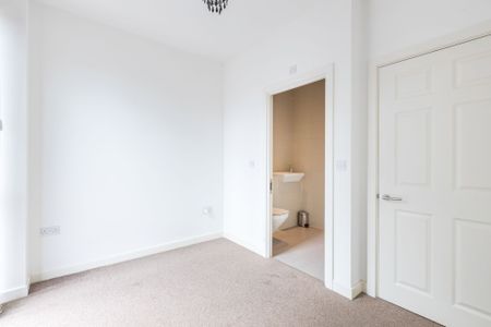 To Let 2 Bedroom Flat - Photo 5