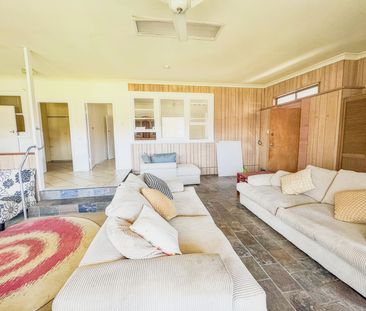 Neat 3 bedroom home in a prime location - Photo 1