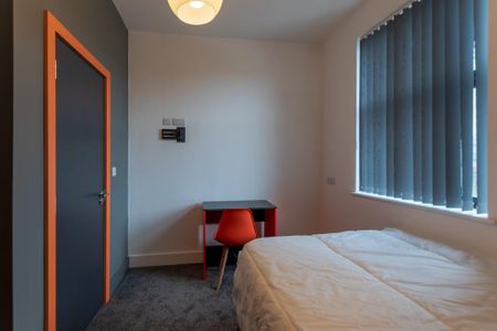 1 bedroom in a house share to rent - Photo 2