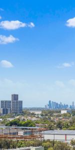 Ground floor, Prime location, Minutes Walk To Station And Shopping Centre!! - Photo 3