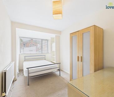 4 bedroom terraced house to rent - Photo 3