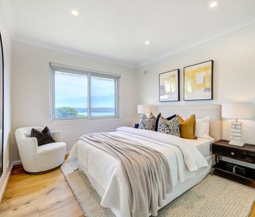 Stunning Renovated 2 Bedroom Apartment - Photo 3