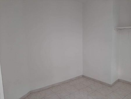 Location - Appartement T1 bis de 26 m² au RDC d'un immeuble de ville avec un cellier privatif - Photo 2