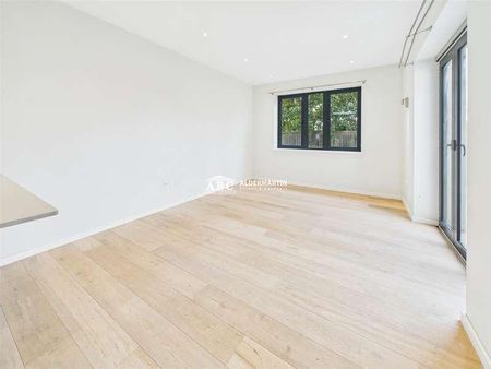 Albert Road, London, NW7 - Photo 4