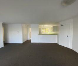 2/20 Aquila Court, Mermaid Waters QLD 4218 - Photo 2