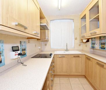 3 bedroom semi-detached house to rent - Photo 5