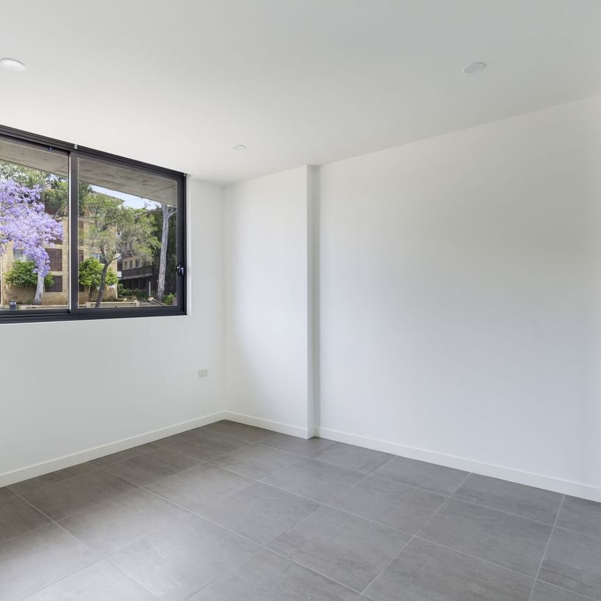 One Bedroom Apartment | High Ceilings, Ac & Parking! - Photo 1