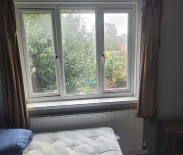 Room in a Shared House, Windrush Road, SO16 - Photo 2