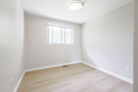 For Lease - 560 Waverly Street Unit# 29, Oshawa, Ontario - Photo 5