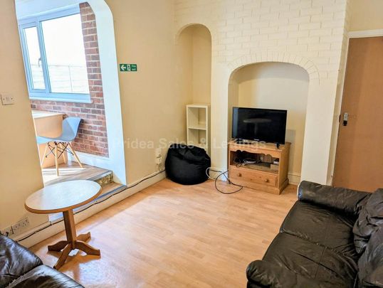 1 bedroom in a house share to rent - Photo 1