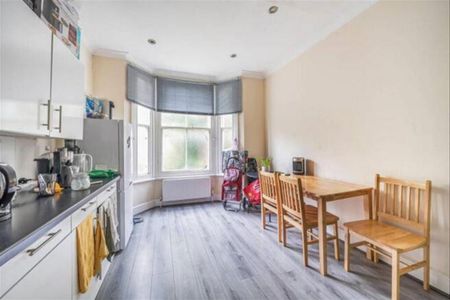 3 bedroom flat to rent - Photo 4