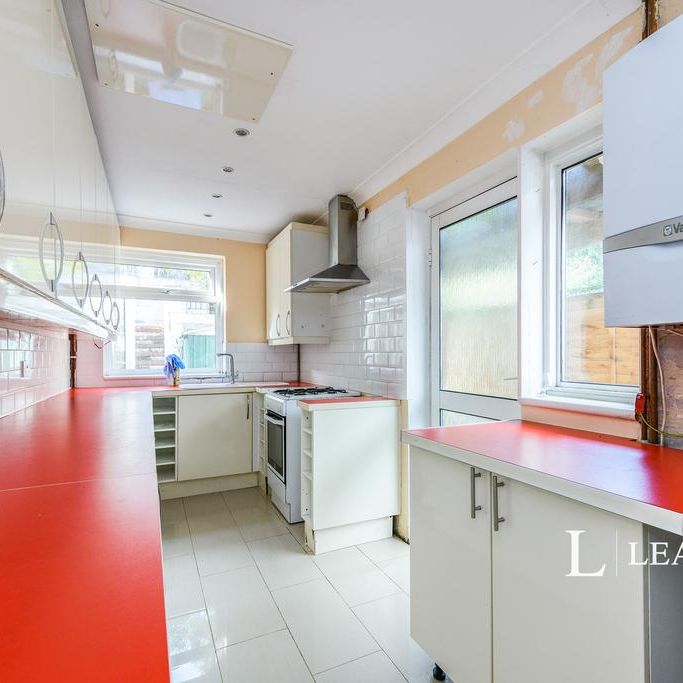 5 bedroom bungalow to rent - Photo 1