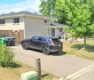 For Lease - 59 Flowertown Avenue, Brampton, Ontario - Photo 2