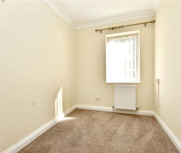3 bedroom flat to rent - Photo 4