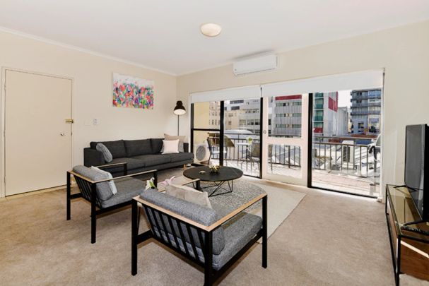Charming 2-bedroom apartment near RMIT University - Photo 1