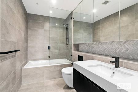 Stunning 9th Floor Apartment with Breathtaking Views in the Heart of Wollongong - Photo 5