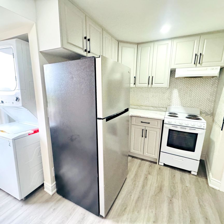 For Lease - 196 Caledonia Road Unit# 2nd, Toronto, Ontario - Photo 1