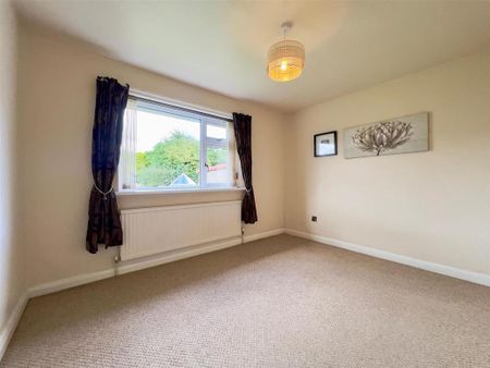 3 bedroom detached bungalow to rent - Photo 3