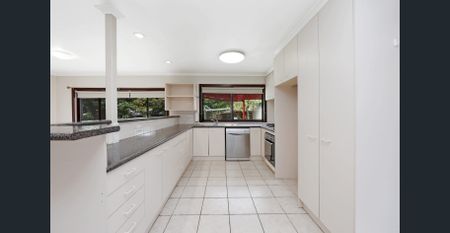 Large Family Home - Photo 4