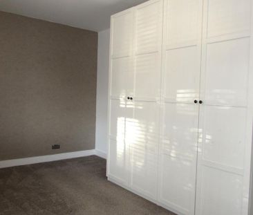 3 bedroom end of terrace house to rent - Photo 3