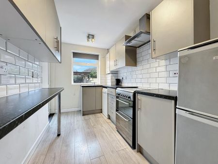 4 bedroom terraced house to rent - Photo 3