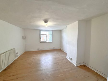 High Street, Leighton Buzzard - Photo 4