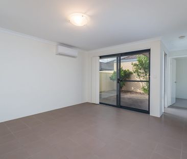 LOVELY HOME IN IDEAL LOCATION - Photo 3