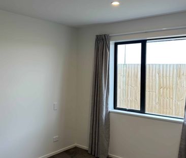 New three-bedroom home - Photo 2