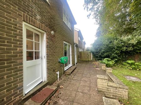 4 bedroom detached house to rent - Photo 2