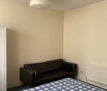 3 bedroom apartment to rent - Photo 3